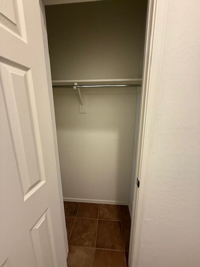 Building Photo - Reduced!!!  Beautiful 2-bedroom 2 Bath with Den in Mountain Gate Contact Property Pros