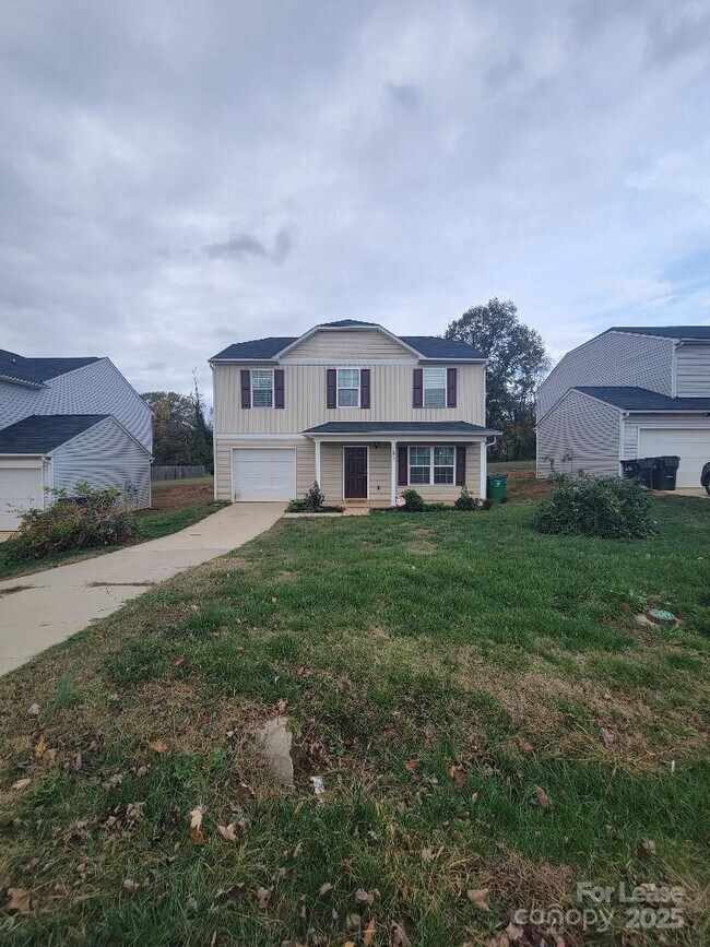 Building Photo - 5823 Hewitt Dr