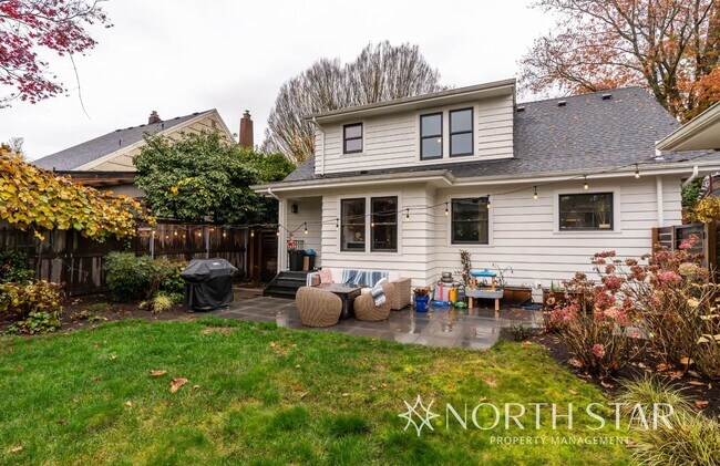 Building Photo - Classic Portland Home Heart of Irvington