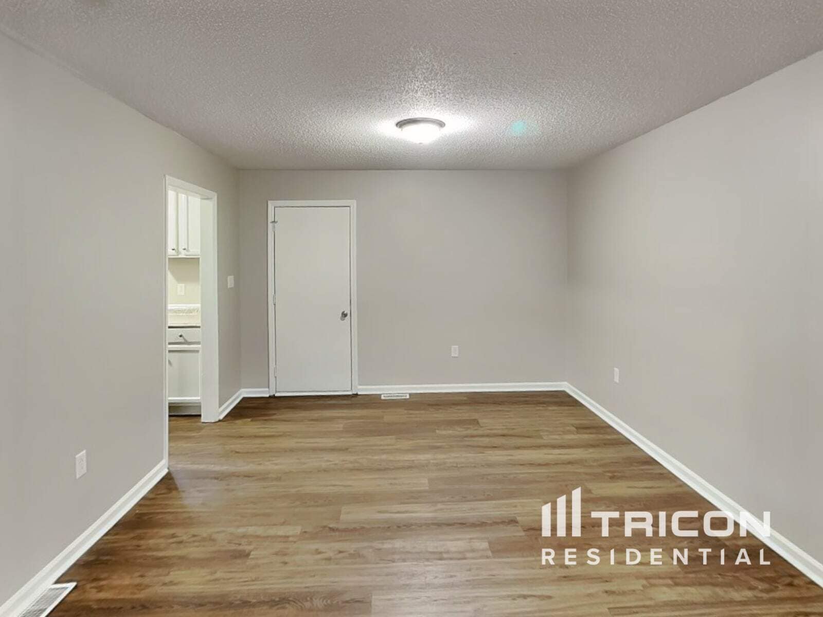 Building Photo - 10500 Southern Oak Ct