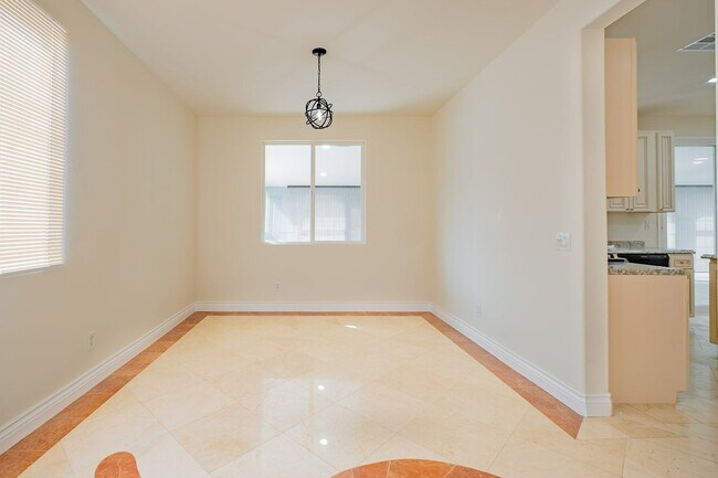 Building Photo - 1514 Regents St