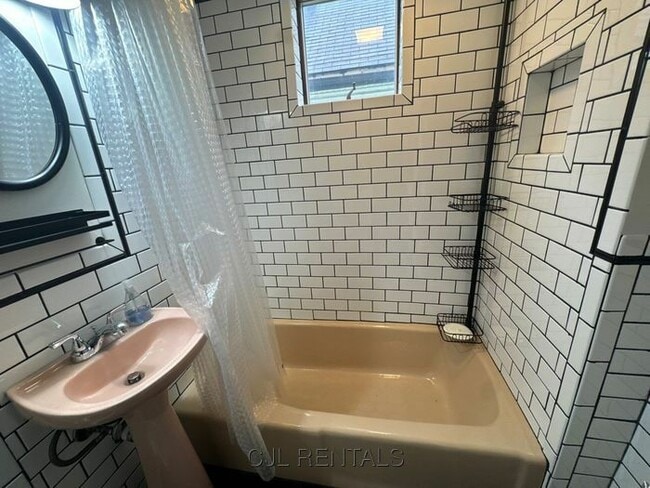 Building Photo - 145 Albion St