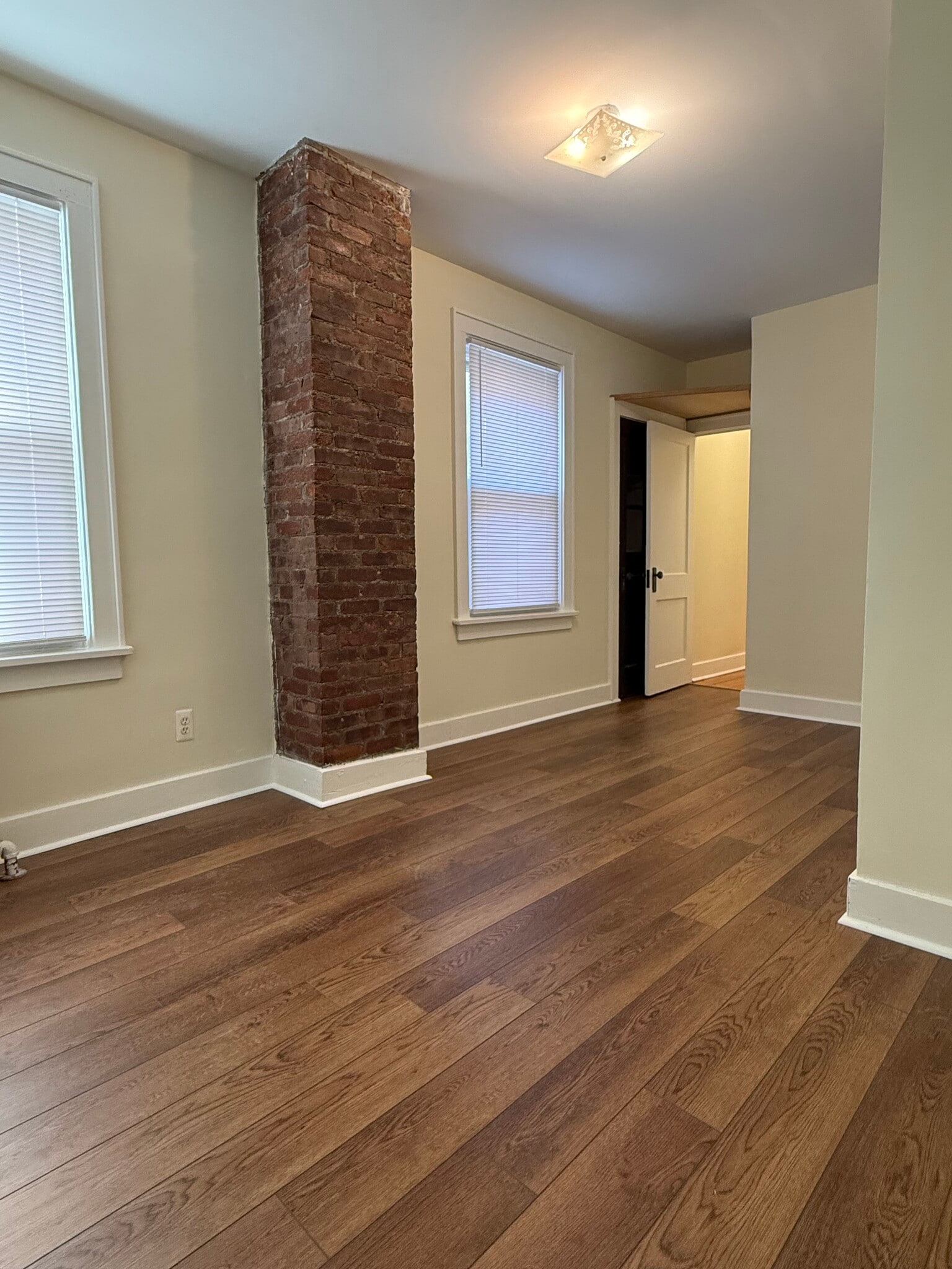 Building Photo - 253 Park Ave