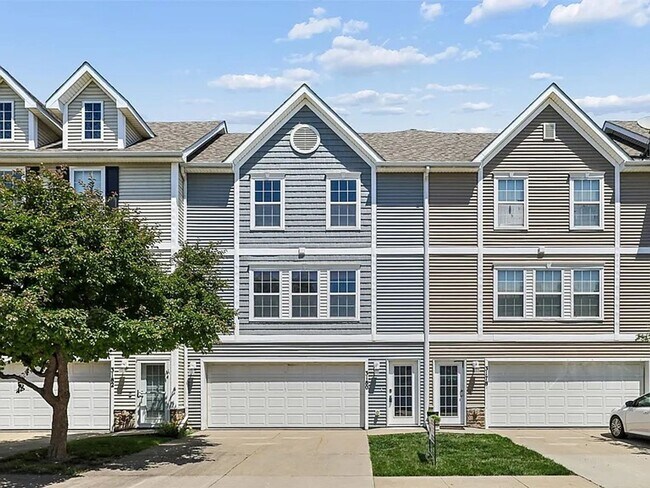 Building Photo - 3180 SW Arlan Ln