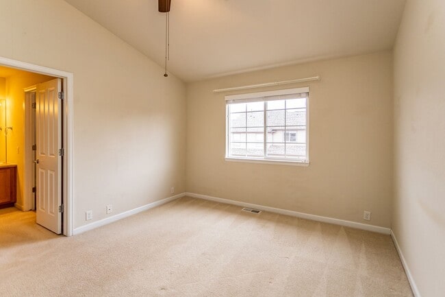 Building Photo - Comfortable Monument Townhome with 2-Car Garage & Easy I-25 Access!!