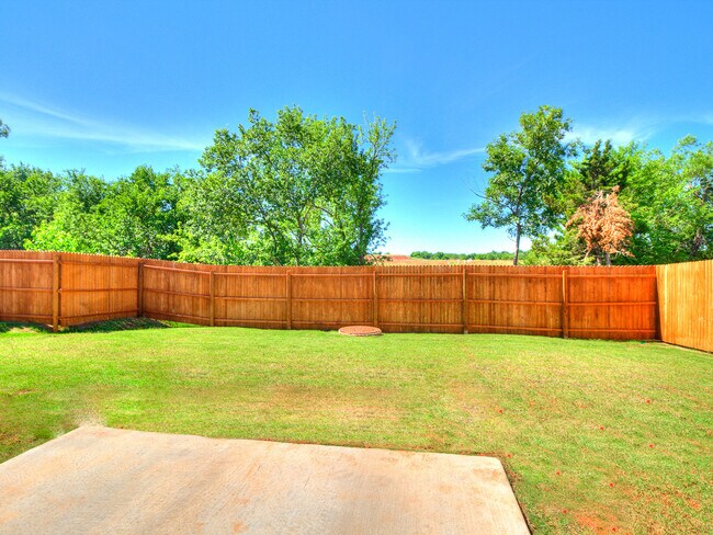 Building Photo - 4 Bedrooms/2 Baths in Falling Springs Addition - Deer Creek Schools - Community Pool