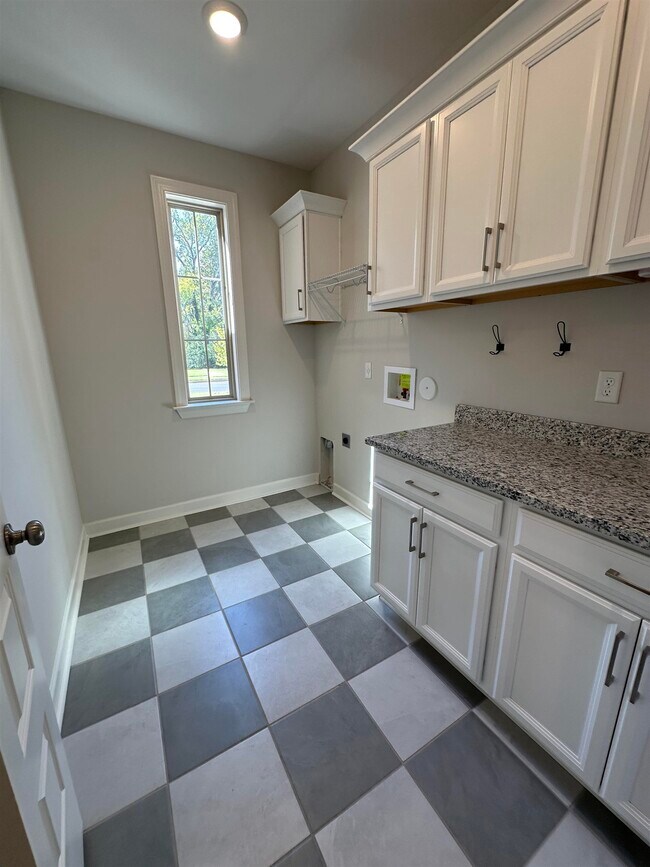 Building Photo - 5170 Saffron Spg Rd