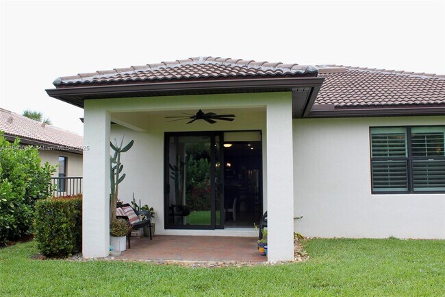 Building Photo - 620 SE Monet Dr