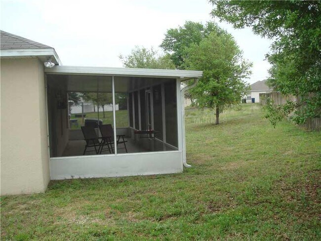 Building Photo - 4 bed/ 2 bath home