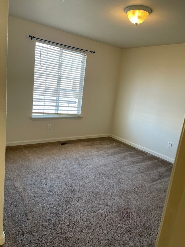 Building Photo - Being cleaned. Showing delayed.