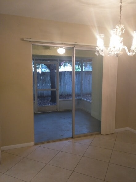 Building Photo - 3346 Camelot Dr