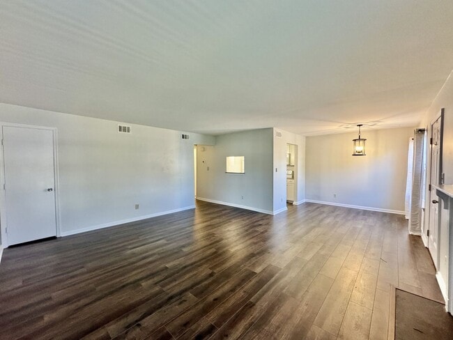 Building Photo - Just Updated & Ready NOW! A Pet Friendly H...