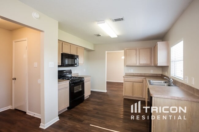 Building Photo - 1114 Fairlane Square