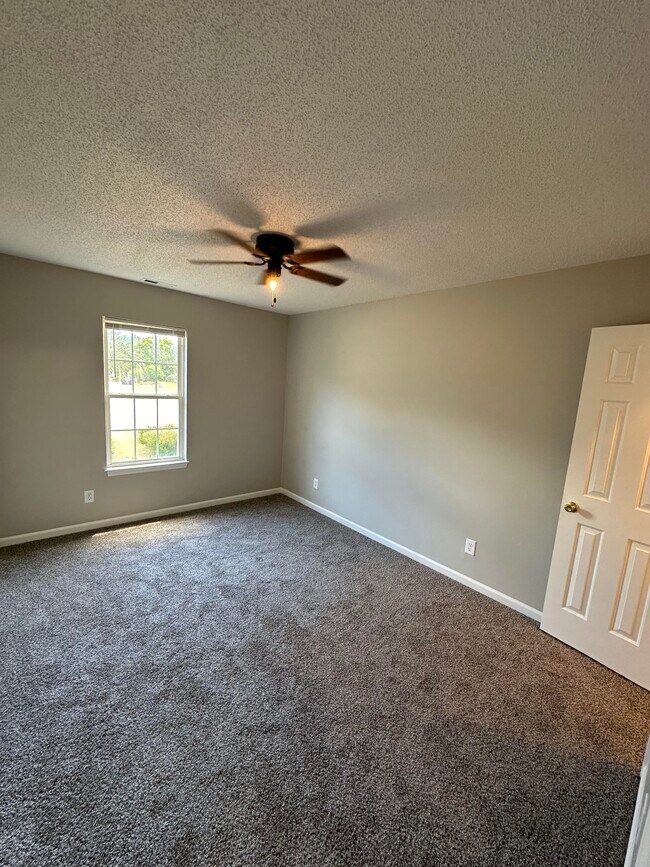 Building Photo - 1001 Windgate Dr
