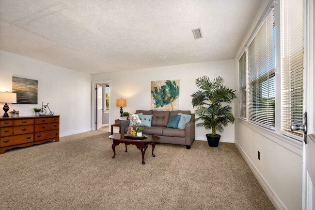 Building Photo - "Charming 3-Bedroom Haven with Spacious 2200 Sq Ft Layout in Lascassas, TN!"