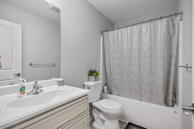 Building Photo - 2446 Gracie White Cir