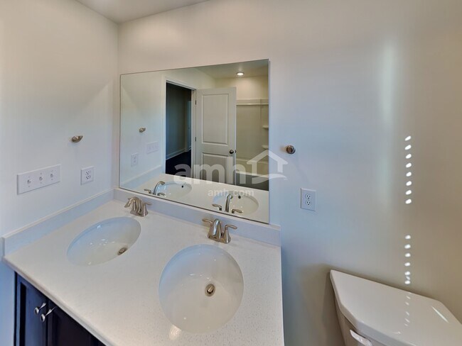 Building Photo - 122 Marin Dr