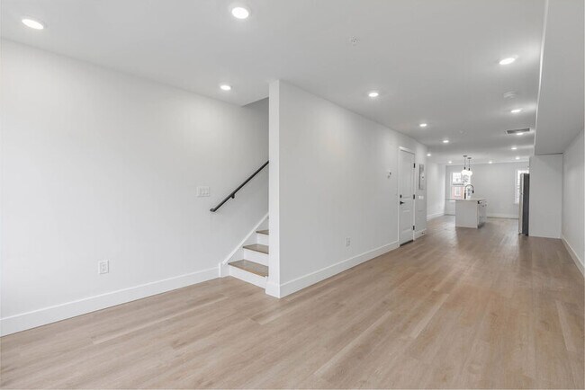 Building Photo - 2057 E Rush St