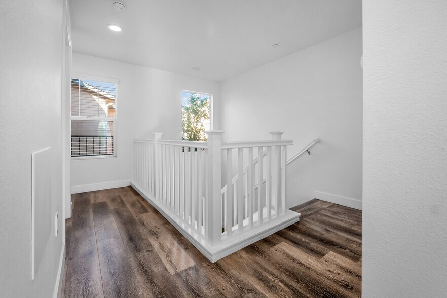 Building Photo - 16710 Nicklaus Dr