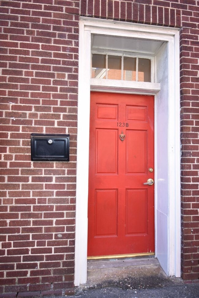 Building Photo - FIRST MONTH RENT FREE! Downtown Living! 2 Bedroom 2 Bath Apartment (No Pets)