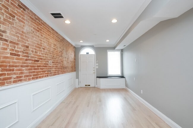 Building Photo - 520 S Bethel St
