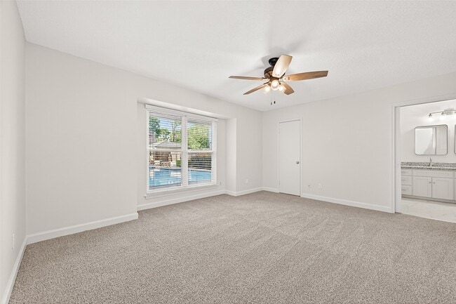 Building Photo - 10602 Longmont Dr