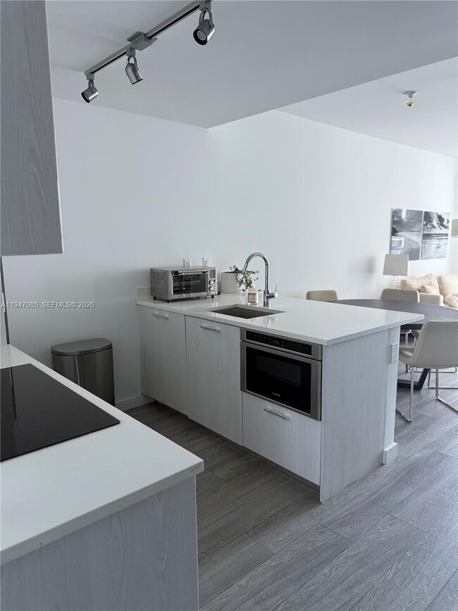 Building Photo - 501 NE 31st St