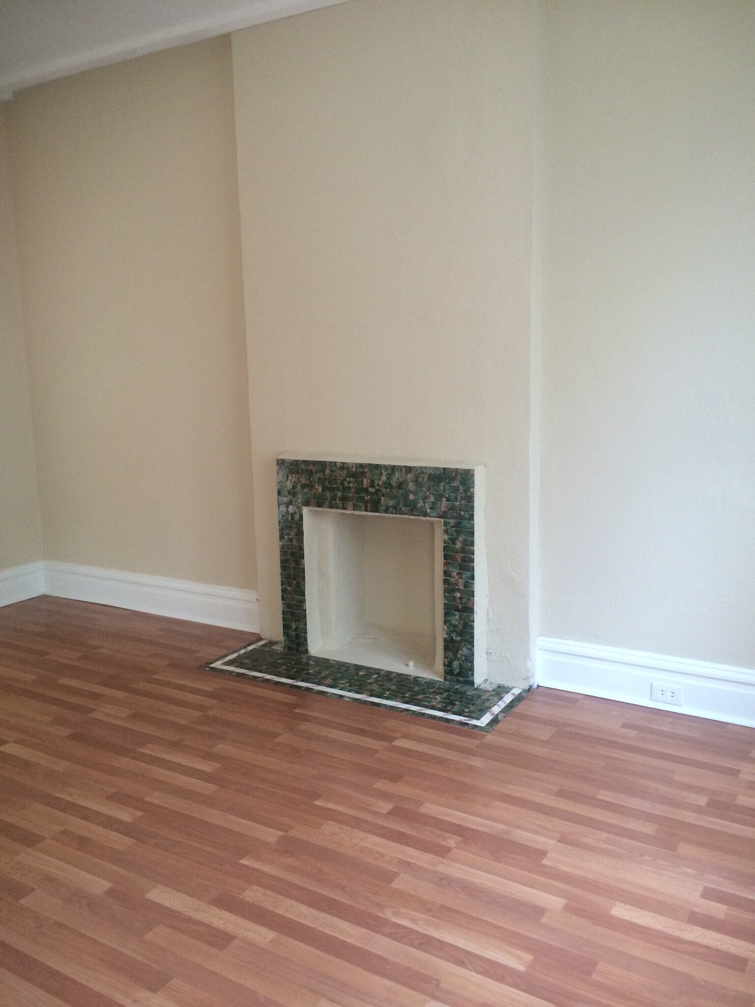 livingroom - 2668 Nebraska Ave