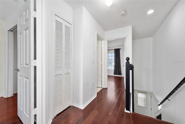Building Photo - 1233 Sandbrook Dr