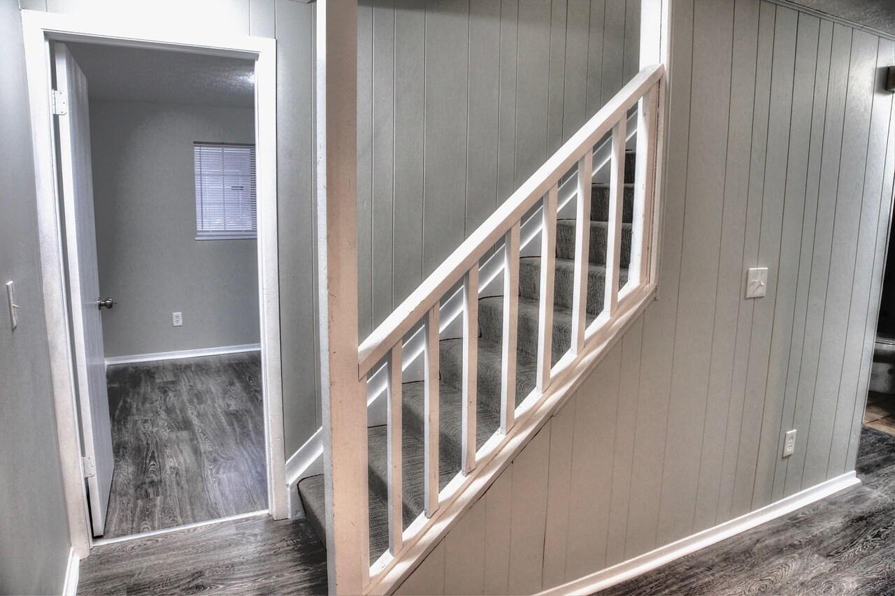 Building Photo - 316 E 17th Ave