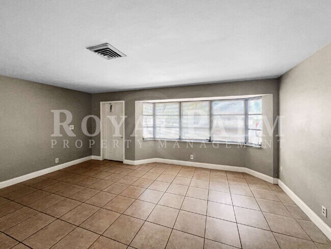 Building Photo - 7300 Barragan Rd