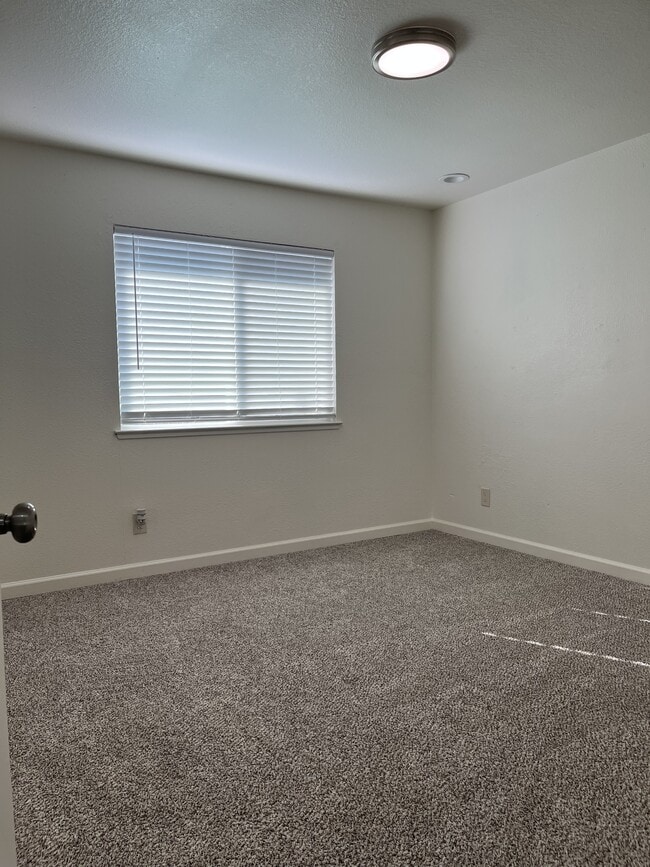 Building Photo - 1706 Brookglen Dr