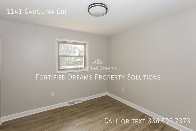 Building Photo - 1141 Carolina Cir