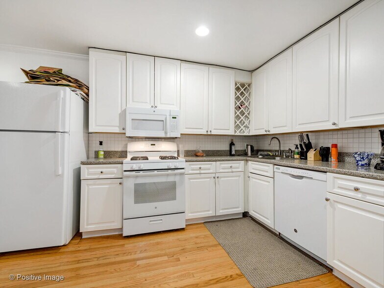 Building Photo - 1950 N Hudson Ave