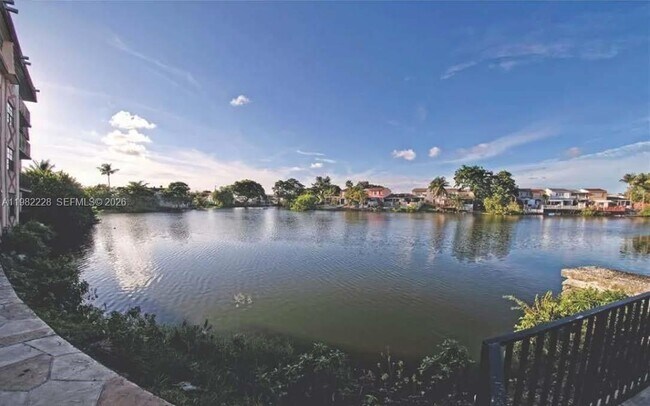 Building Photo - 1325 W 68th St