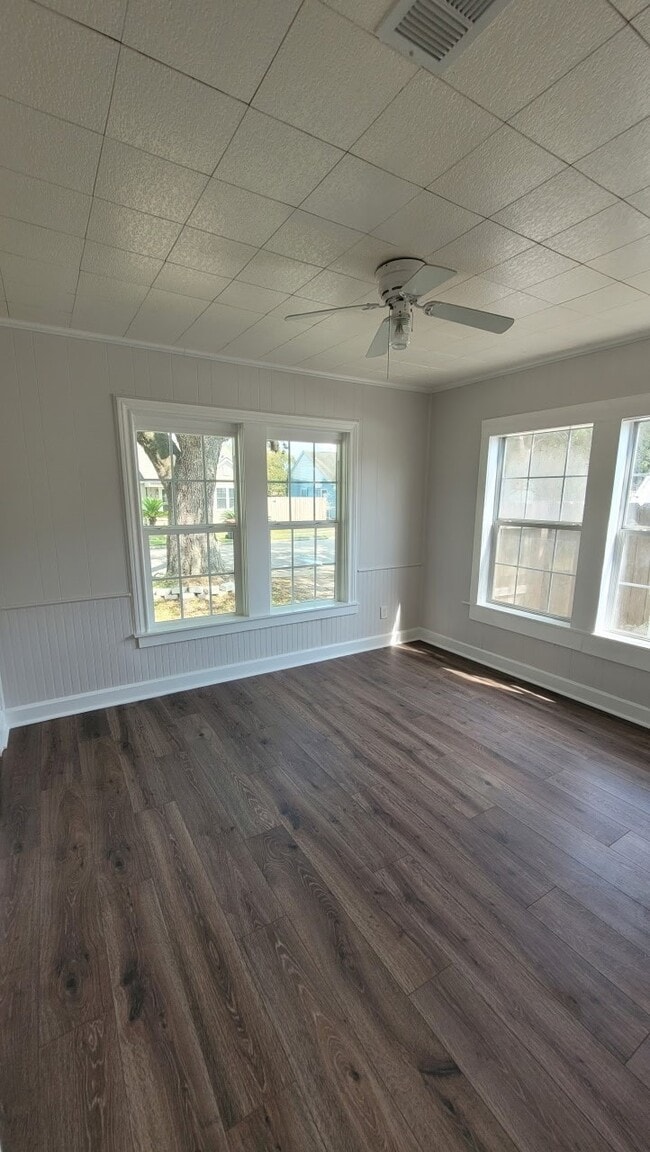 Building Photo - 407 E Defee Ave