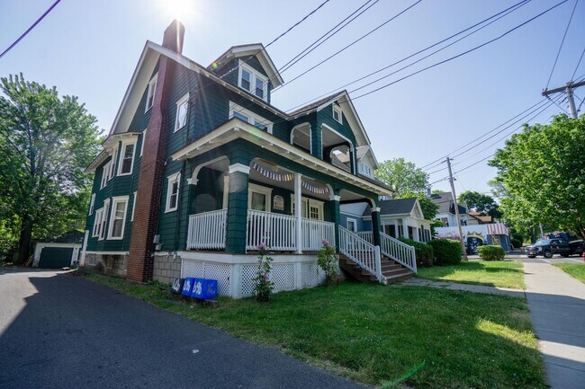 Building Photo - 971 Lancaster Ave