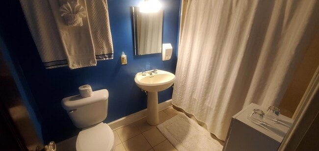 Building Photo - 1975 Riverside Ave