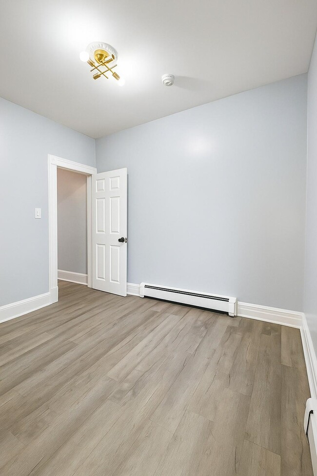 Building Photo - 396 Woodlawn Ave