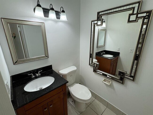 Building Photo - 3733 Carambola Cir N