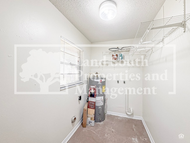 Building Photo - 730 Bebo Ln