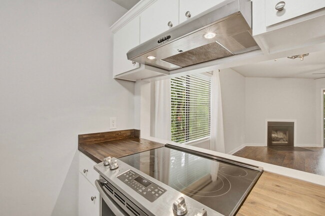 Building Photo - 2741 Jobee Dr