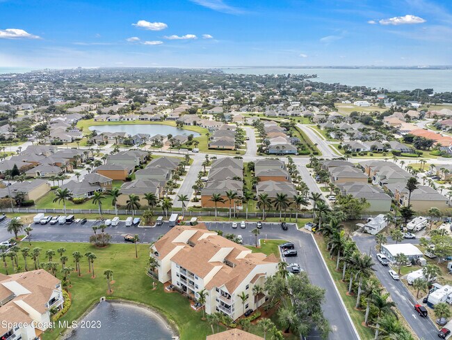 Building Photo - 1801 Island Club Dr