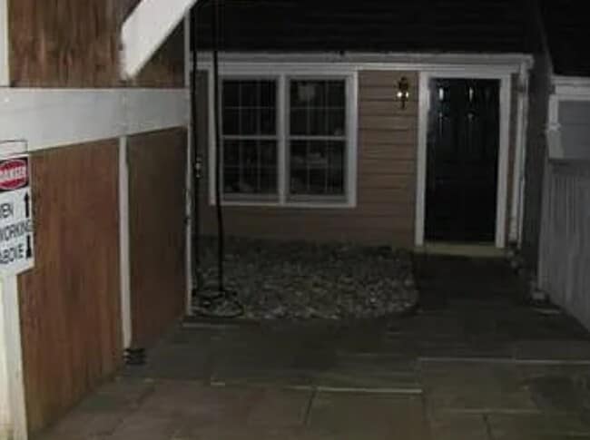 Building Photo - 652 Chestertown St