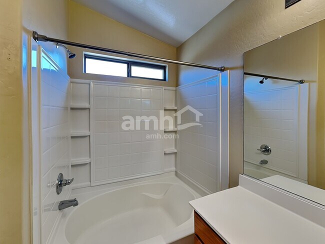 Building Photo - 10027 W Southgate Ave