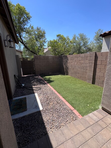 Building Photo - 15055 W Alexandria Way