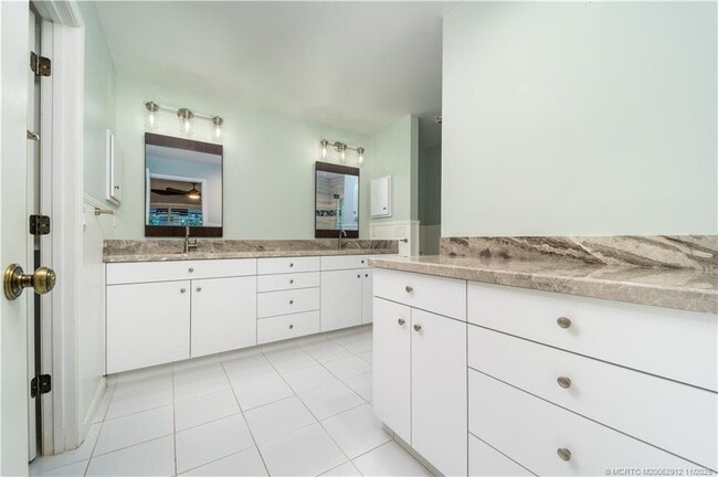 Building Photo - 7 Oakwood Dr