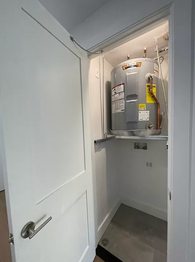 Building Photo - 1670 E 19th St