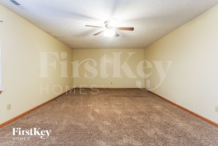 Building Photo - 1027 W Palomino Pl