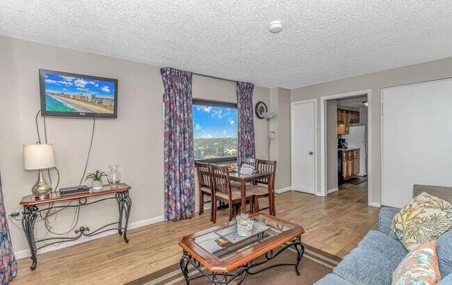 Building Photo - 2500b N Ocean Blvd